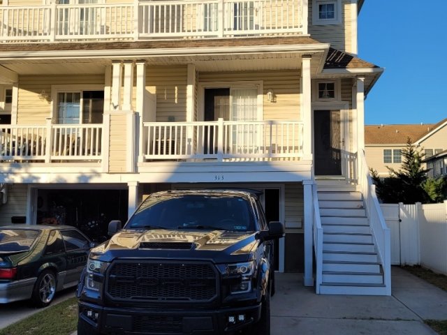 Cozy Three-Story Wildwood Townhouse, Sleeps 11 - Pet Friendly!!