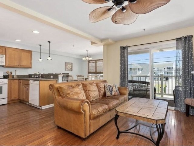 Spacious 5 Bedroom Family Condo - 1 Block From Beach