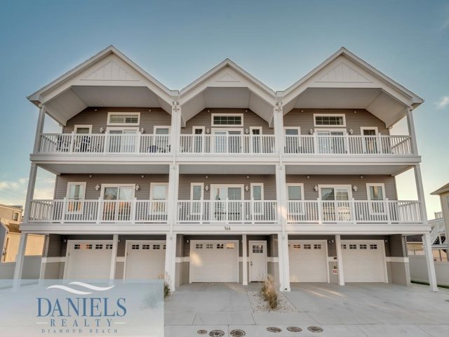 3Br2Ba with Rooftop Deck sleeps 10