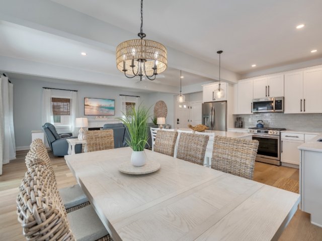 FRESHLY BUILT | TRENDY EAST GARFIELD AVE, 4 BEDS, 2.5 BATHS, SLEEPS 10