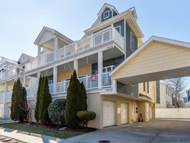 Pristine Condo in the Perfect Location